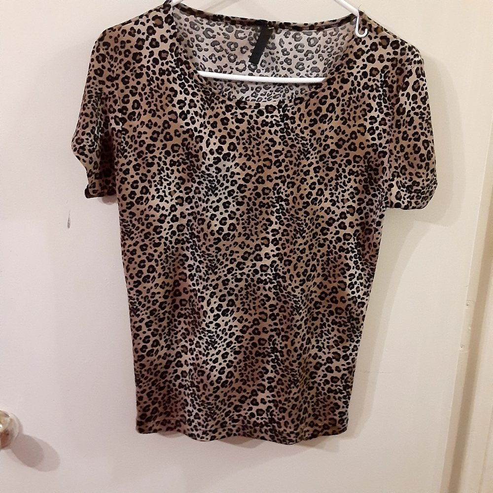 Ivory Short Sleeves Leopard blouse